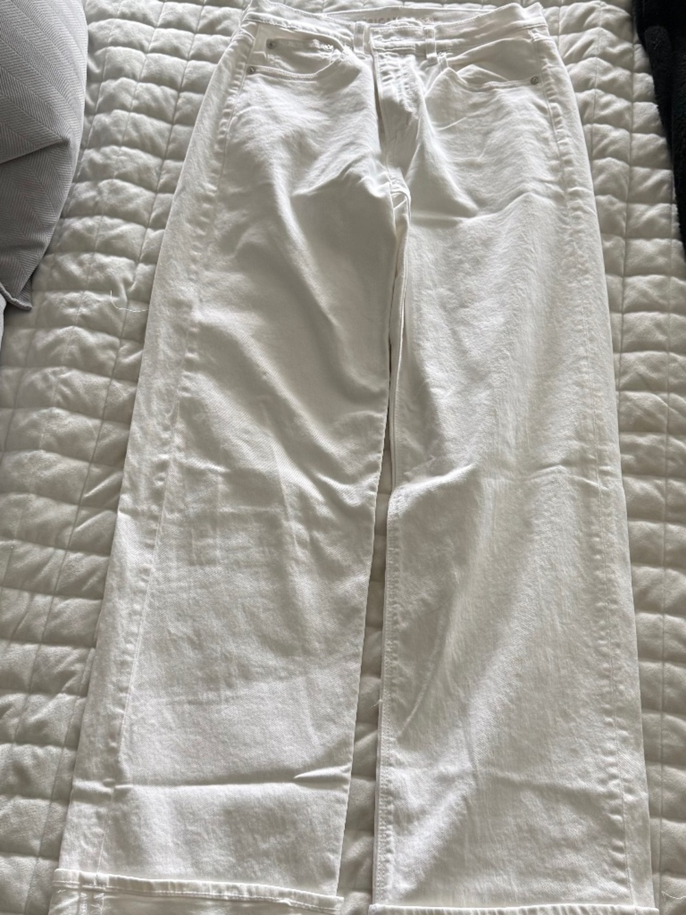 Women’s white American eagle stovepipe jeans